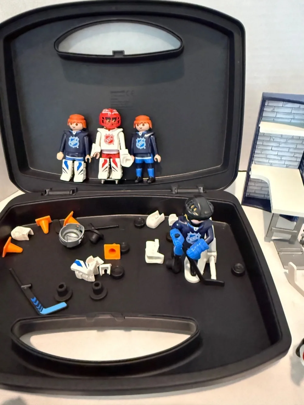 Playmobil questions leave